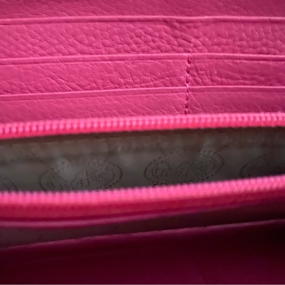 Michael Kors large pink wallet beautiful slight wear on corners - Picture 2 of 9
